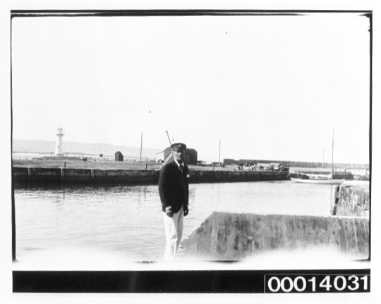 Harold Nossiter (senior) at Wollongong Harbour (6968154344).jpg