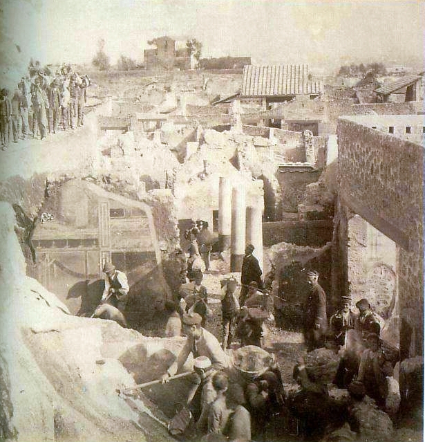 Excavations of a house in Pompeii at the End of the 19th Century.jpg