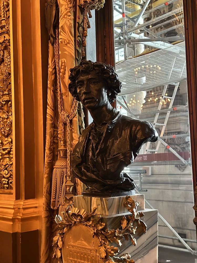 Louvre Museum