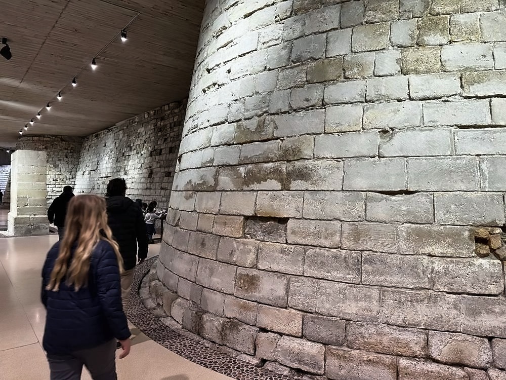 Louvre Museum