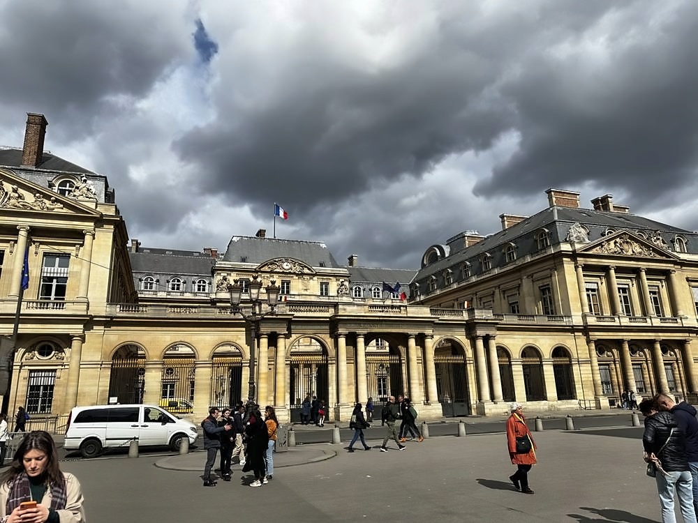Louvre Museum