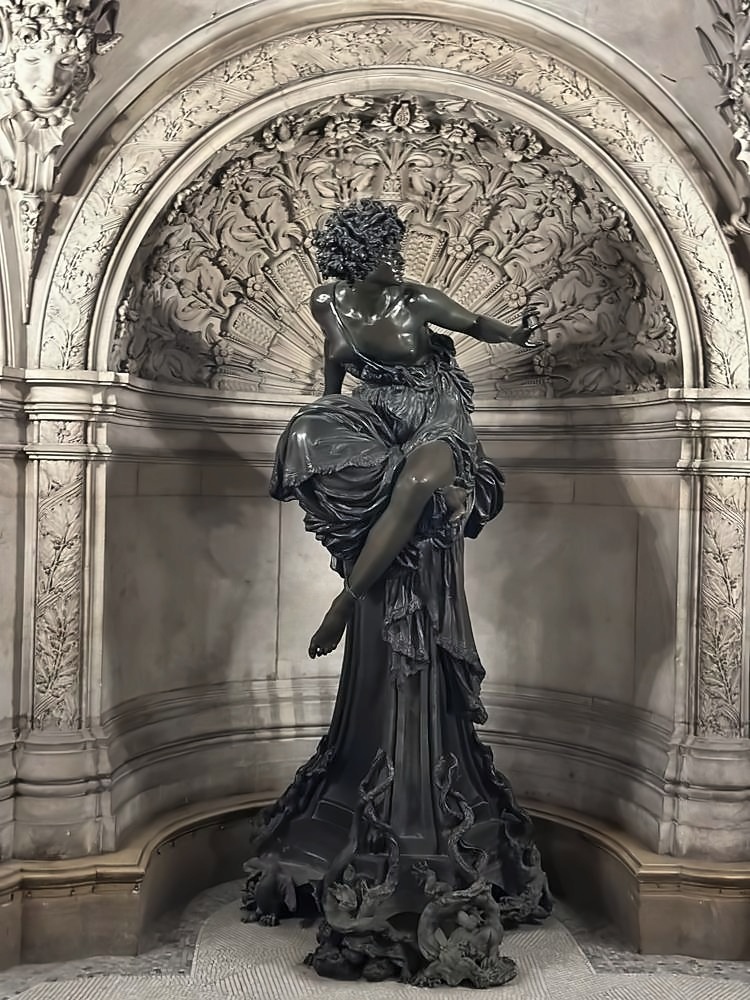 Louvre Museum
