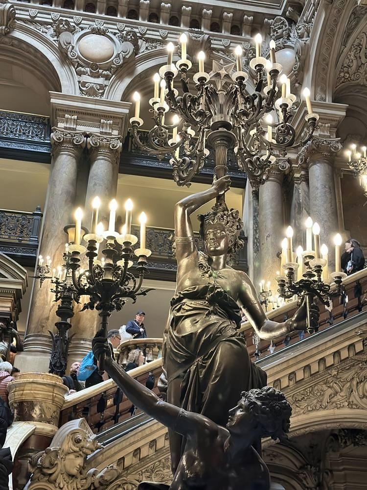 Louvre Museum