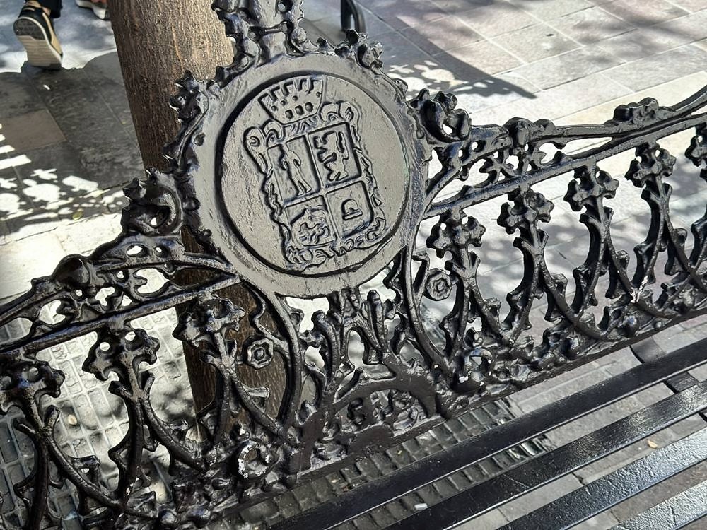 León