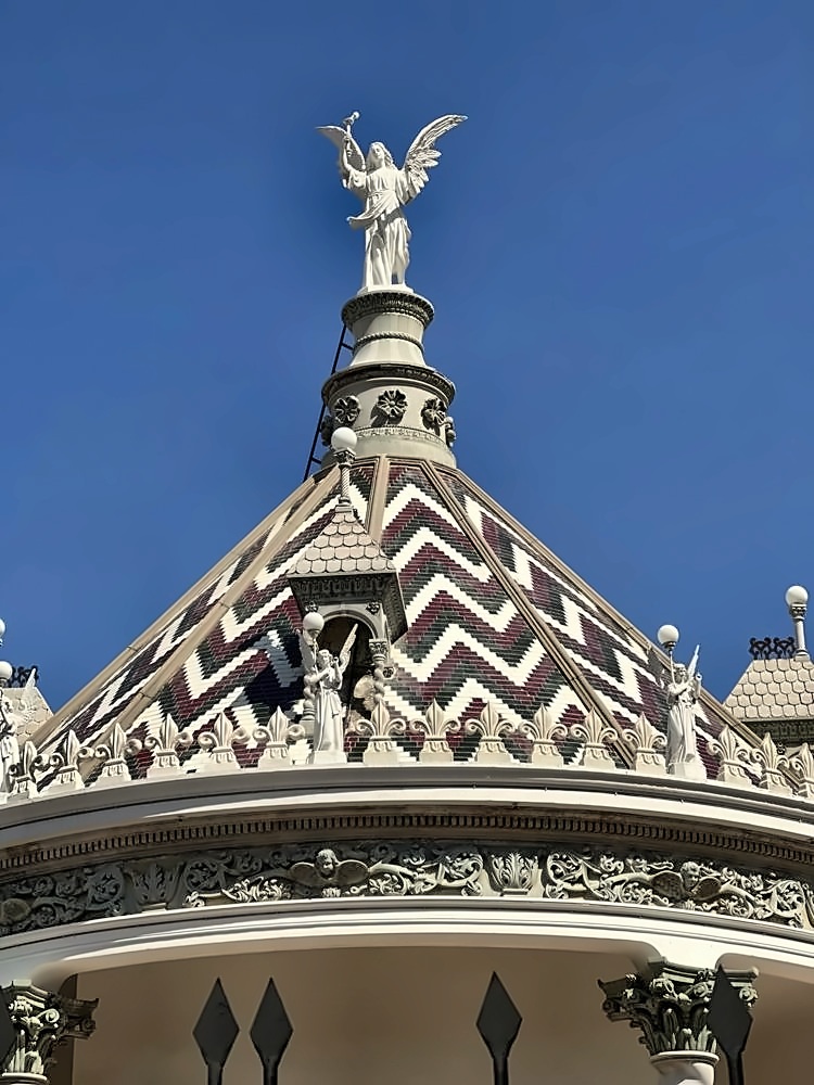 León