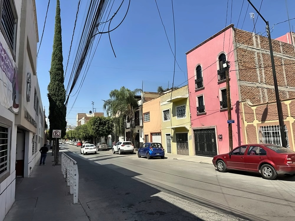 León