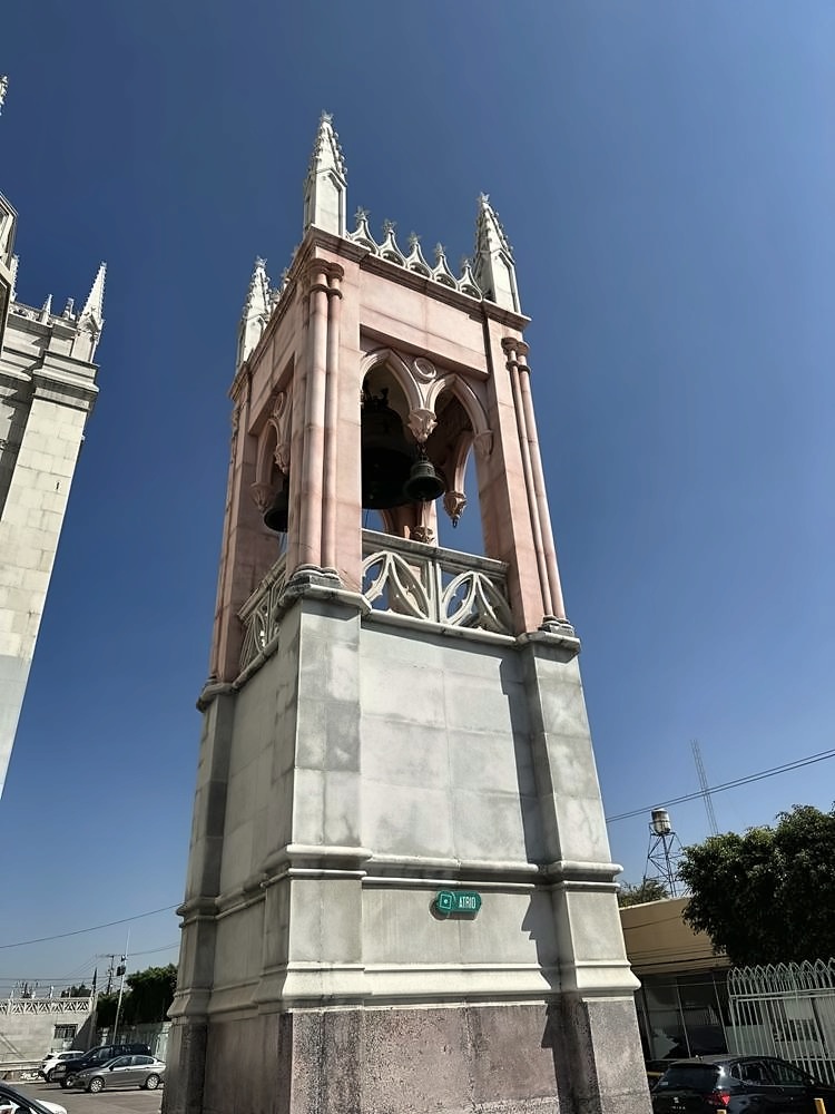 León