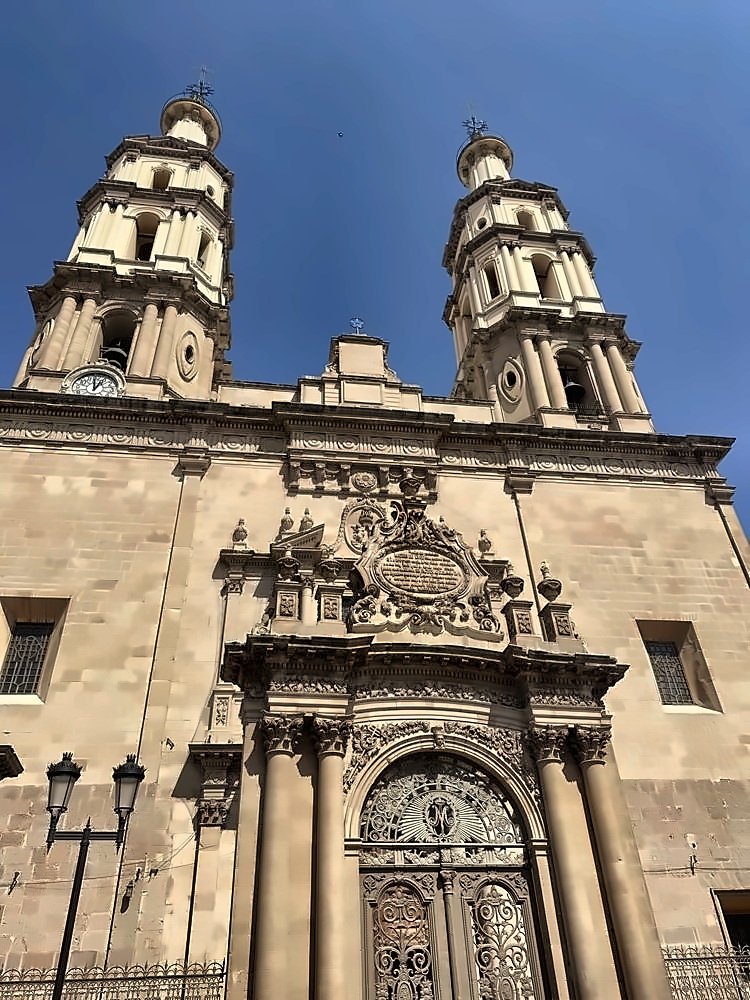 León