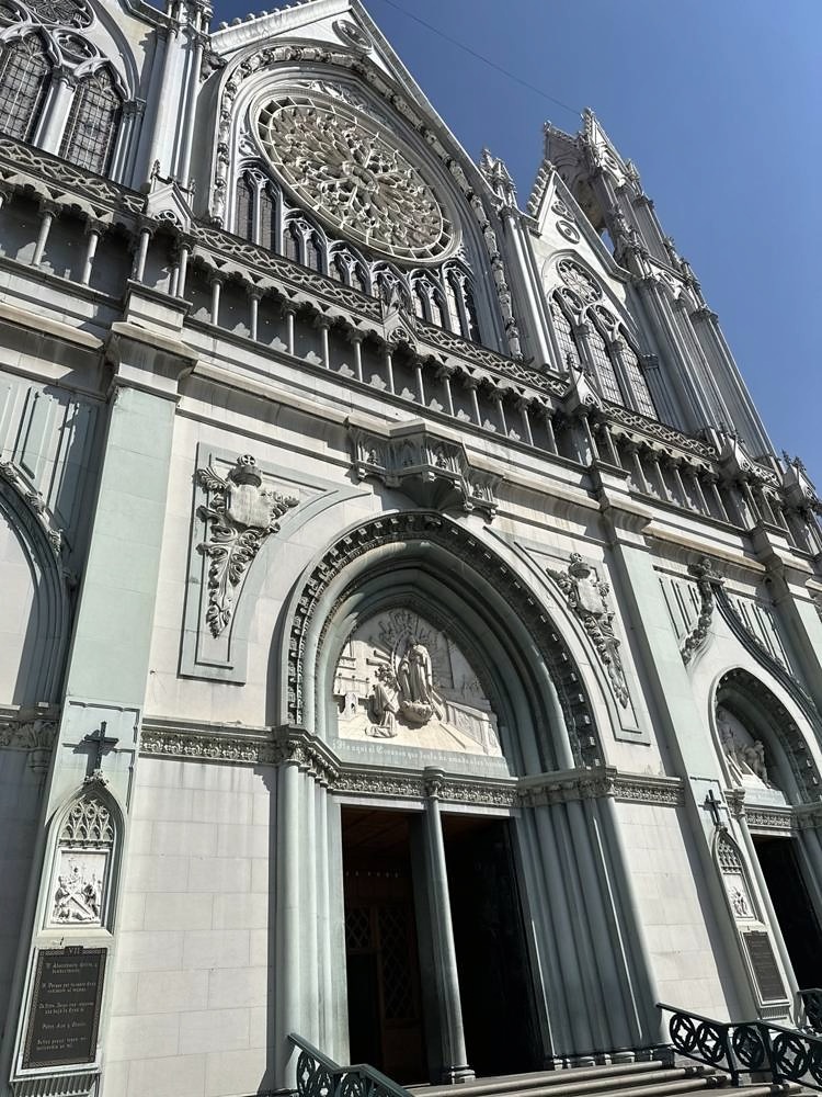 León