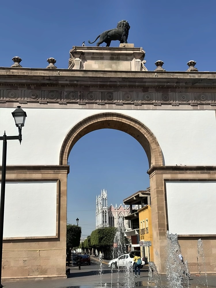 León