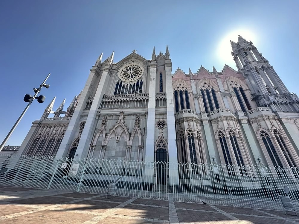 León