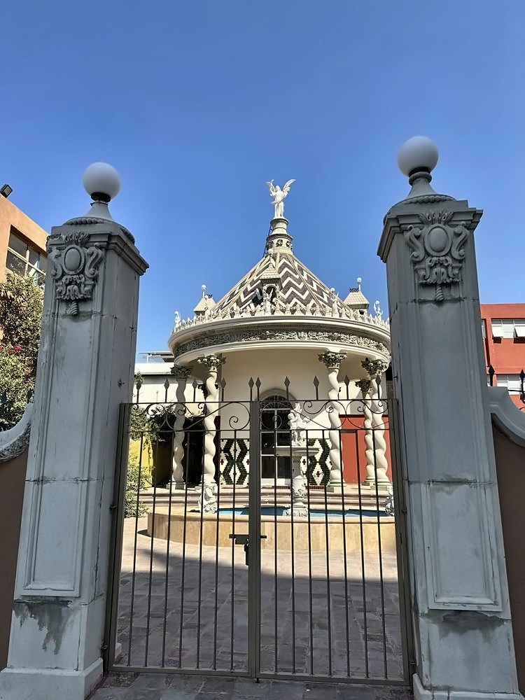León