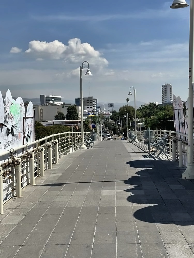 León