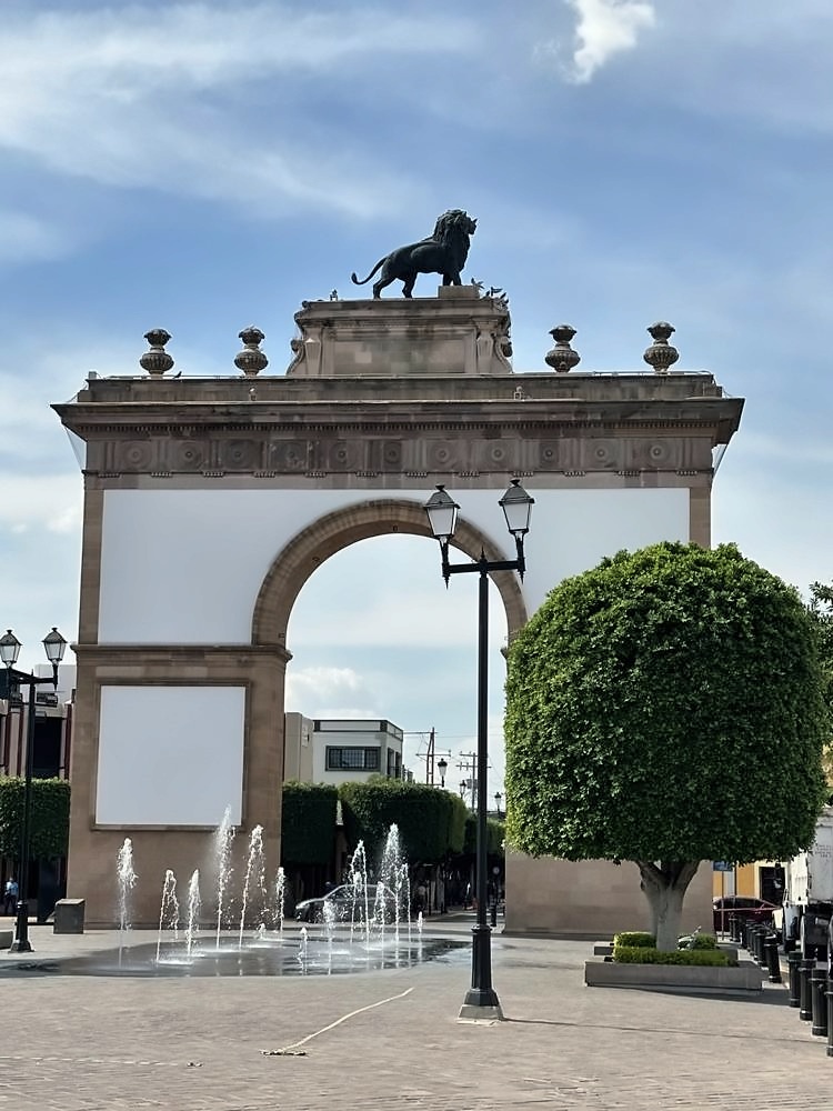 León