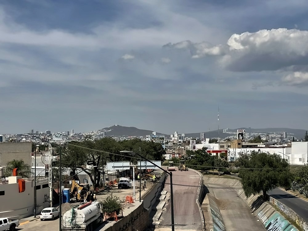 León